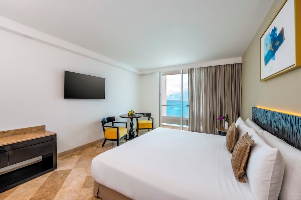 Krystal Grand Cancun All Inclusive — Hotel rooms in Cancun, Quintana Roo