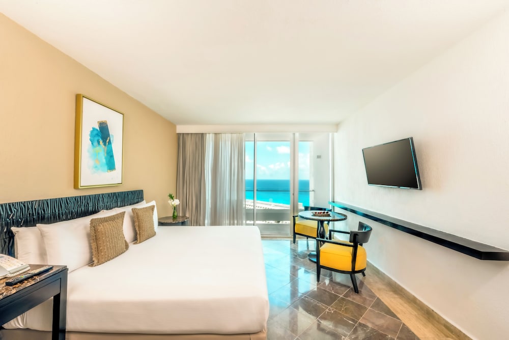 Krystal Grand Cancun All Inclusive — Hotel rooms in Cancun, Quintana Roo