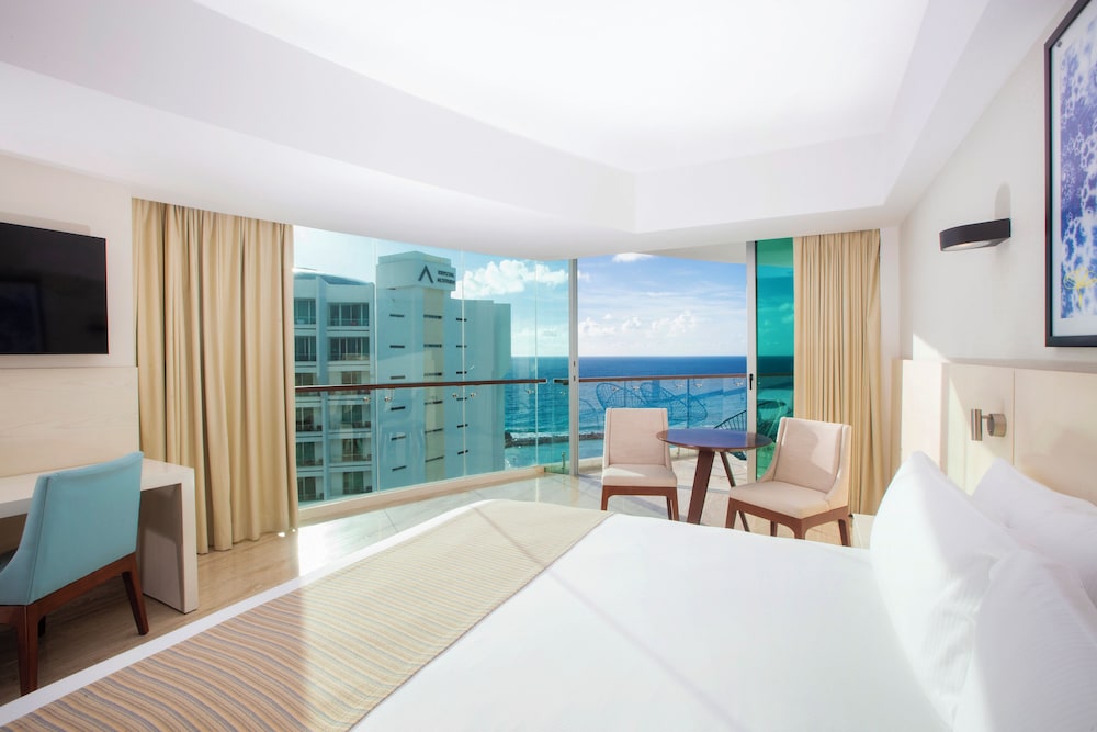 Krystal Grand Cancun All Inclusive — Hotel rooms in Cancun, Quintana Roo