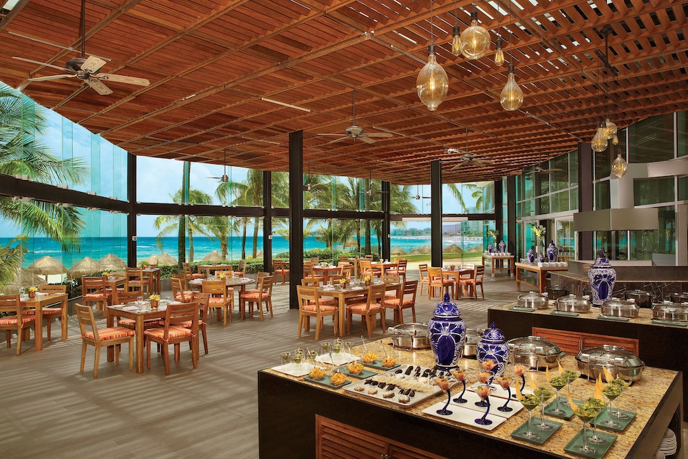 Krystal Grand Cancun All Inclusive — Restaurant & bars in Cancun, Quintana Roo