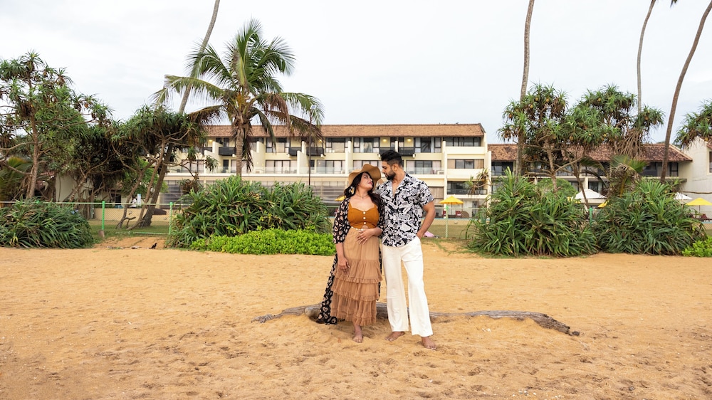 Grand Beach Hotel Wadduwa — Beach in Wadduwa