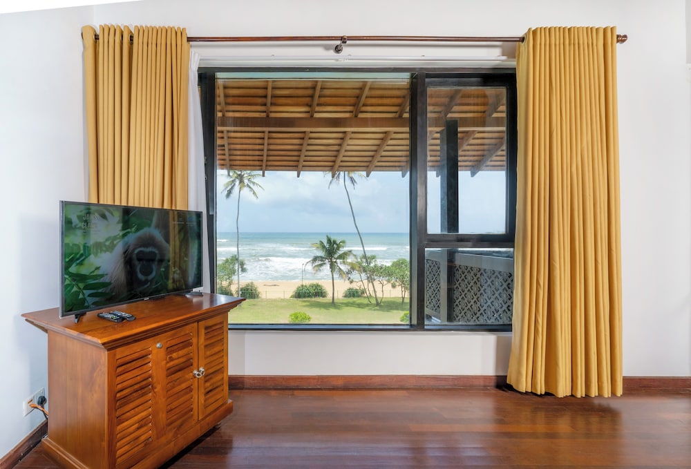 Grand Beach Hotel Wadduwa — Hotel rooms in Wadduwa