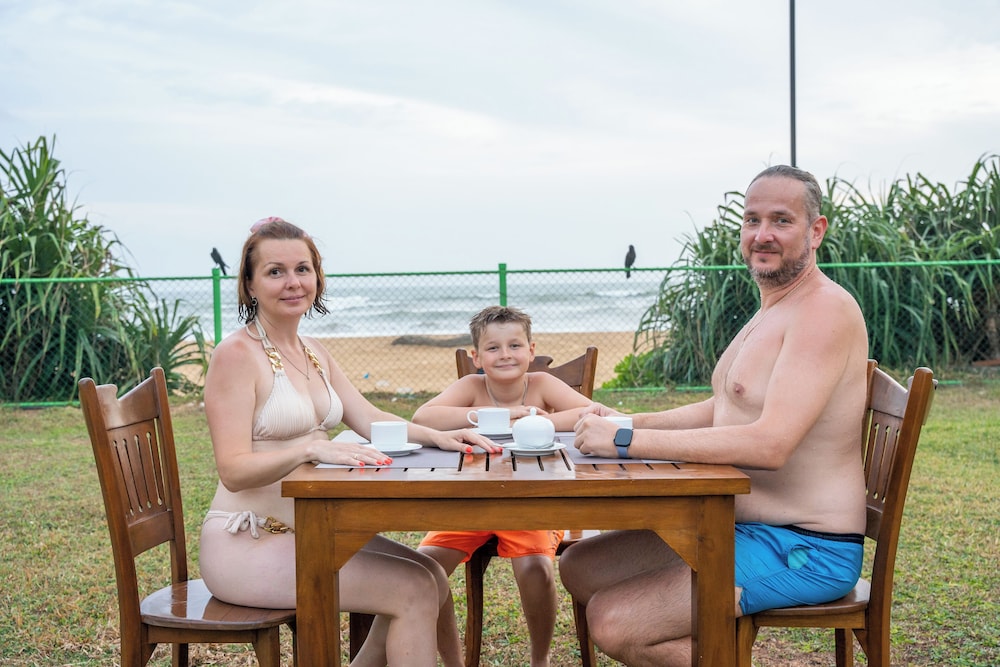 Grand Beach Hotel Wadduwa — Beach in Wadduwa