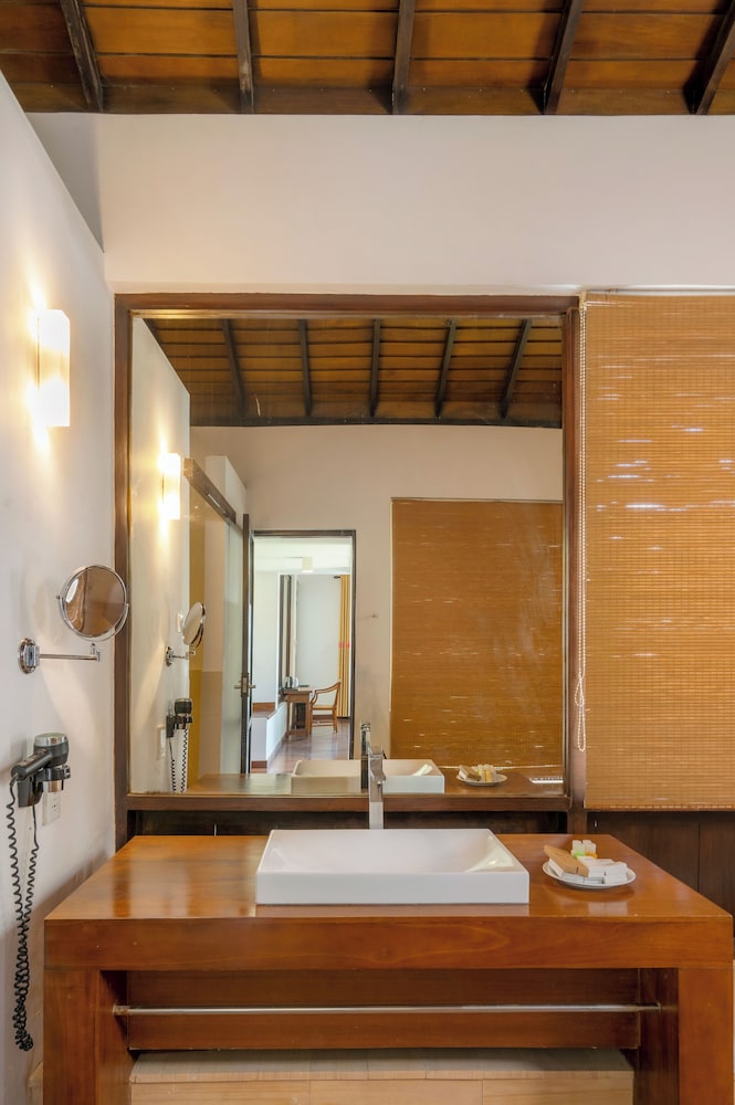 Grand Beach Hotel Wadduwa — Hotel rooms in Wadduwa