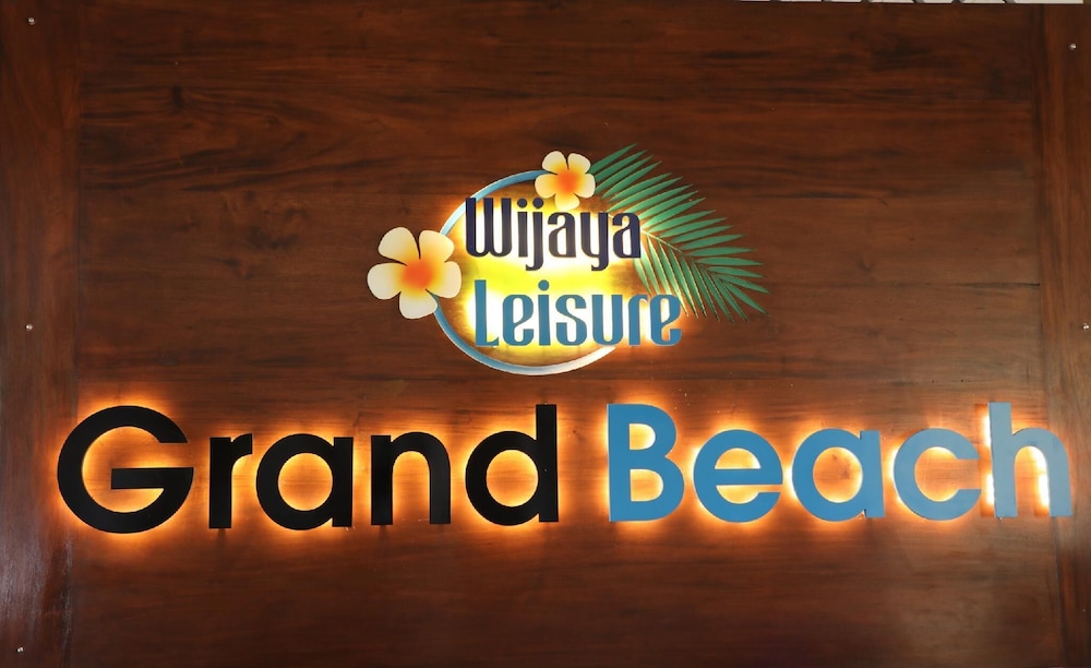 Grand Beach Hotel Wadduwa — Beach in Wadduwa