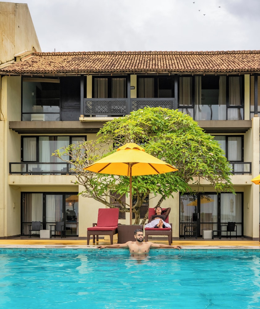 Grand Beach Hotel Wadduwa — Swimming pool in Wadduwa