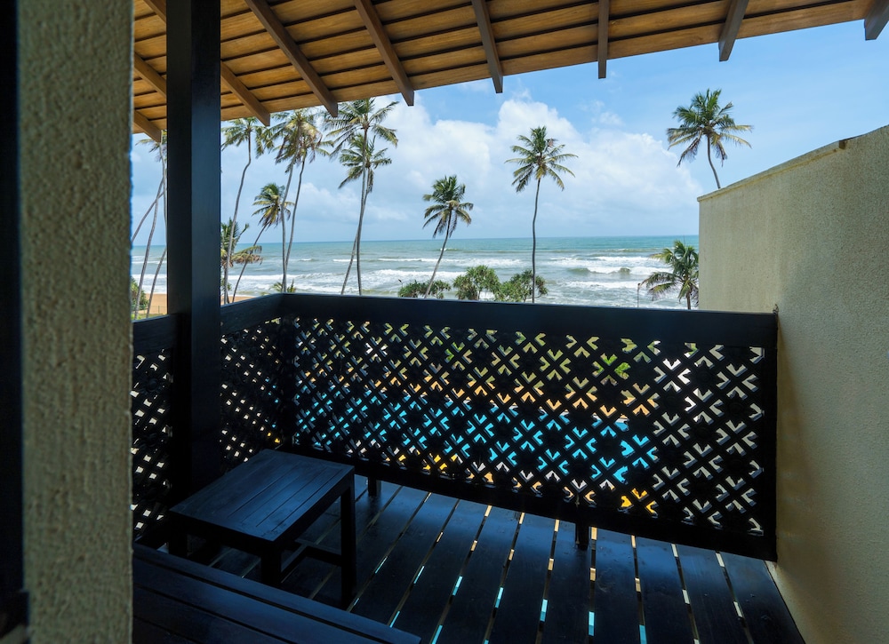 Grand Beach Hotel Wadduwa — Beach in Wadduwa
