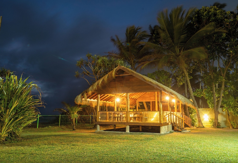 Grand Beach Hotel Wadduwa — Restaurant & bars in Wadduwa