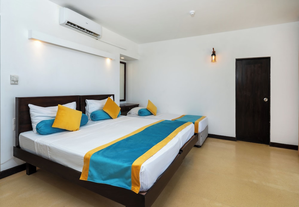 Grand Beach Hotel Wadduwa — Hotel rooms in Wadduwa