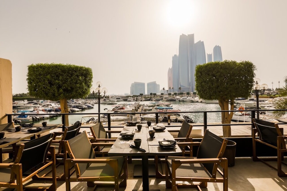 InterContinental Abu Dhabi by IHG — Restaurant & bars in Abu Dhabi