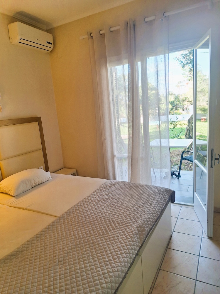 Ever Green — Hotel rooms in Lefkimmi (Corfu), Ionian Islands