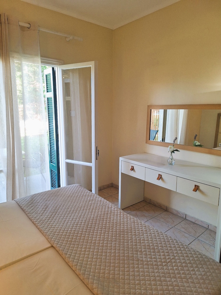 Ever Green — Hotel rooms in Lefkimmi (Corfu), Ionian Islands