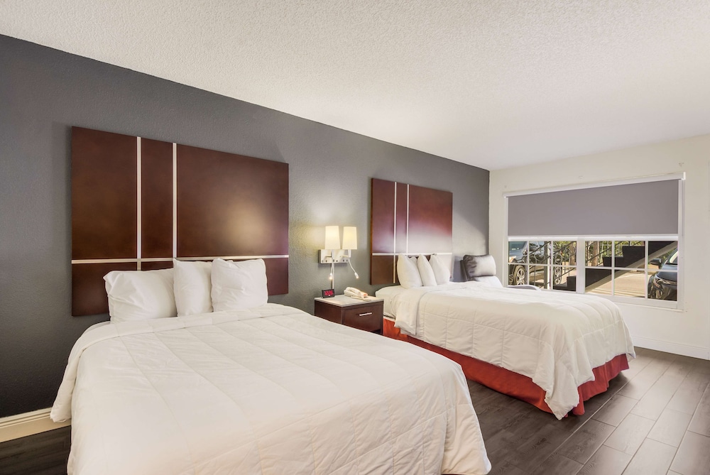 SureStay Hotel by Best Western Sarasota Lido Beach — Hotel rooms in Sarasota, Florida