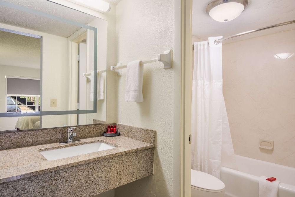 SureStay Hotel by Best Western Sarasota Lido Beach — Hotel rooms in Sarasota, Florida