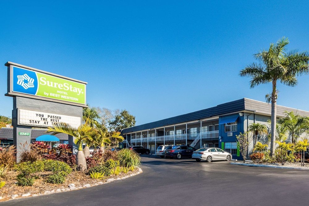 SureStay Hotel by Best Western Sarasota Lido Beach — Hotel building in Sarasota, Florida