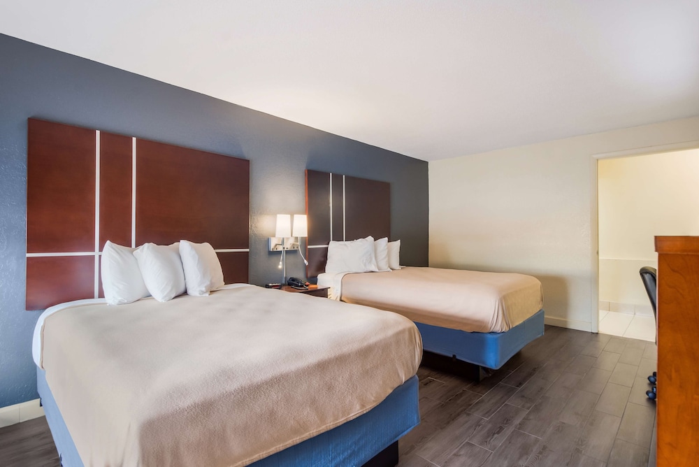 SureStay Hotel by Best Western Sarasota Lido Beach — Hotel rooms in Sarasota, Florida