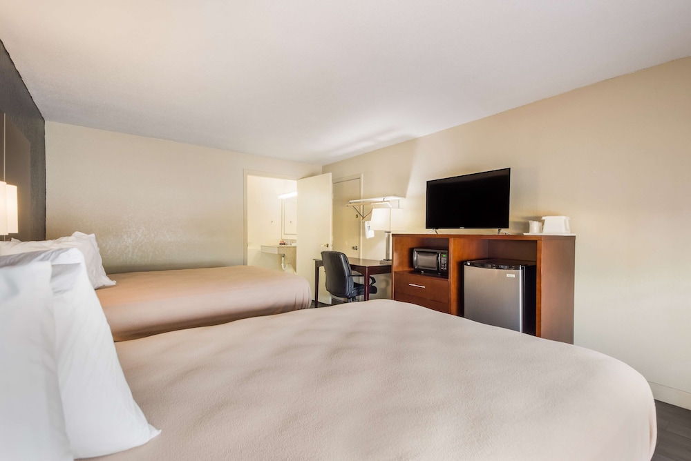 SureStay Hotel by Best Western Sarasota Lido Beach — Hotel rooms in Sarasota, Florida