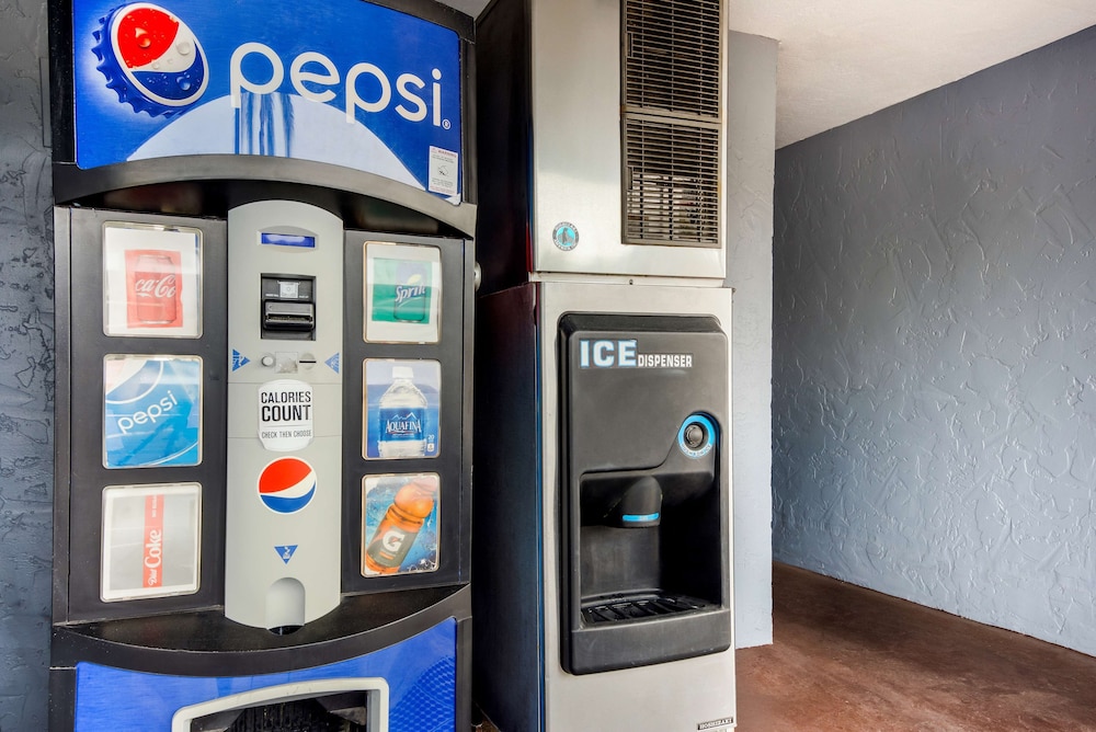 SureStay Hotel by Best Western Sarasota Lido Beach — Hotel building in Sarasota, Florida