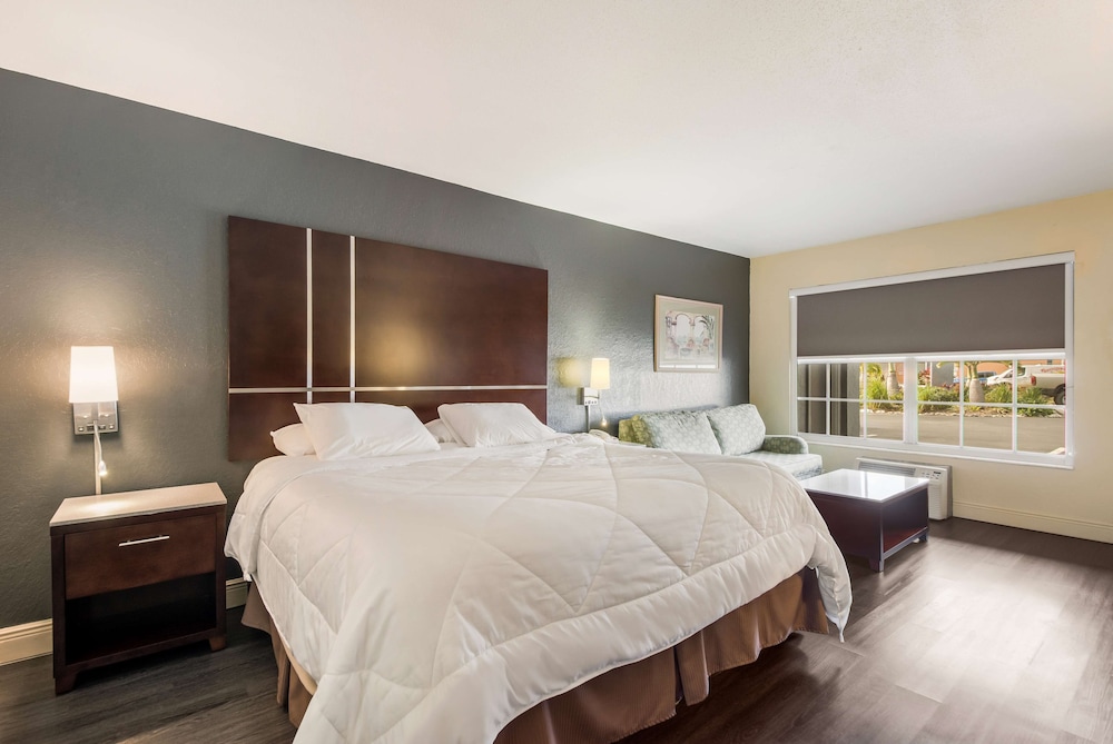 SureStay Hotel by Best Western Sarasota Lido Beach — Hotel rooms in Sarasota, Florida