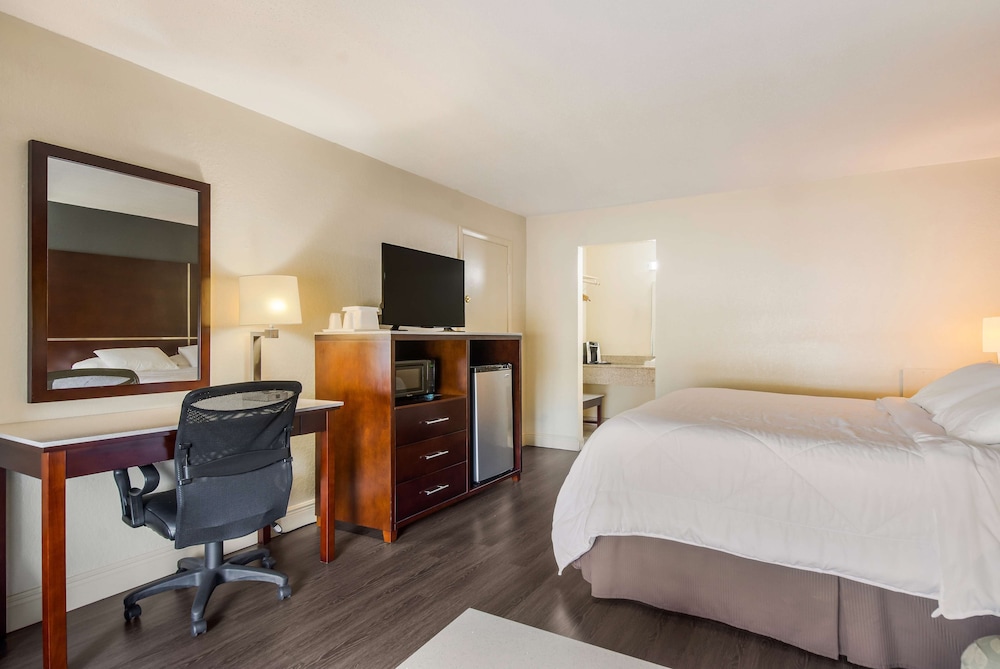 SureStay Hotel by Best Western Sarasota Lido Beach — Hotel rooms in Sarasota, Florida