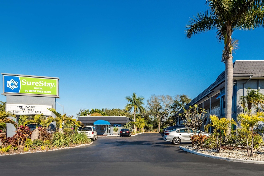 SureStay Hotel by Best Western Sarasota Lido Beach — Hotel building in Sarasota, Florida