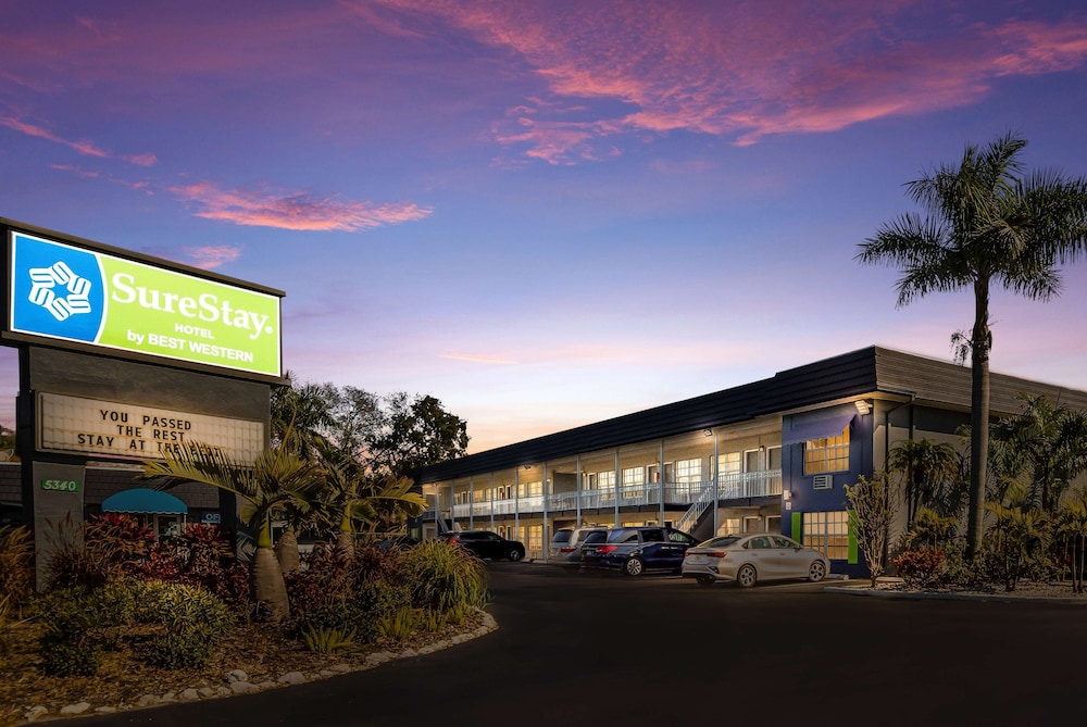 SureStay Hotel by Best Western Sarasota Lido Beach — Hotel building in Sarasota, Florida