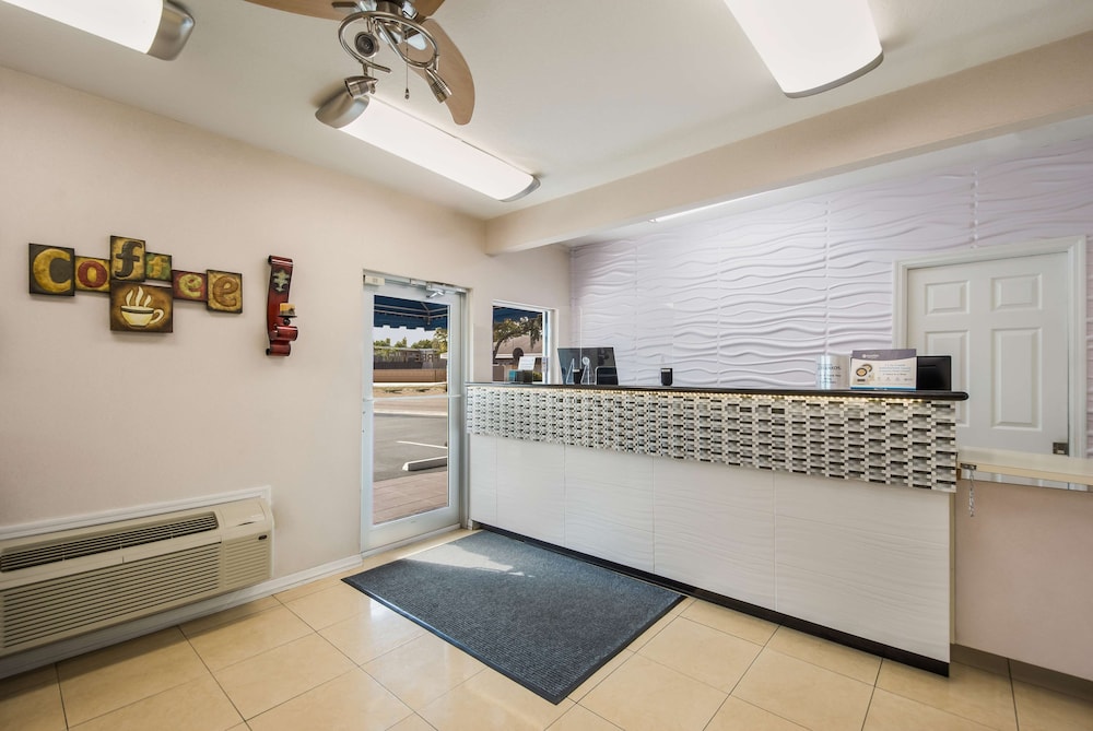 SureStay Hotel by Best Western Sarasota Lido Beach — Hotel building in Sarasota, Florida