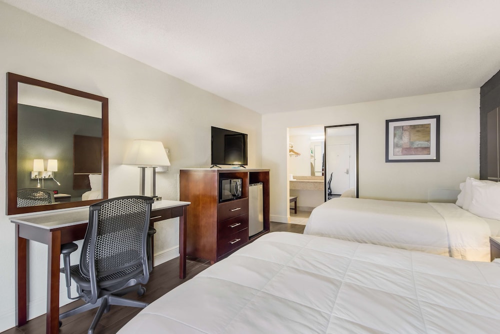 SureStay Hotel by Best Western Sarasota Lido Beach — Hotel rooms in Sarasota, Florida