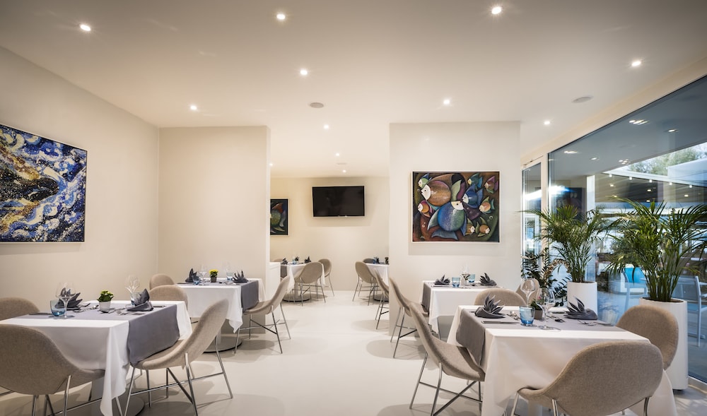 Rivalmare Boutique Hotel — Restaurant & bars in Novigrad, Istria