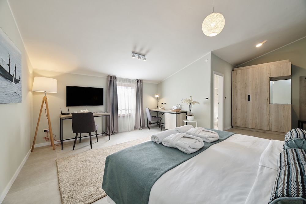 Rivalmare Boutique Hotel — Hotel rooms in Novigrad, Istria