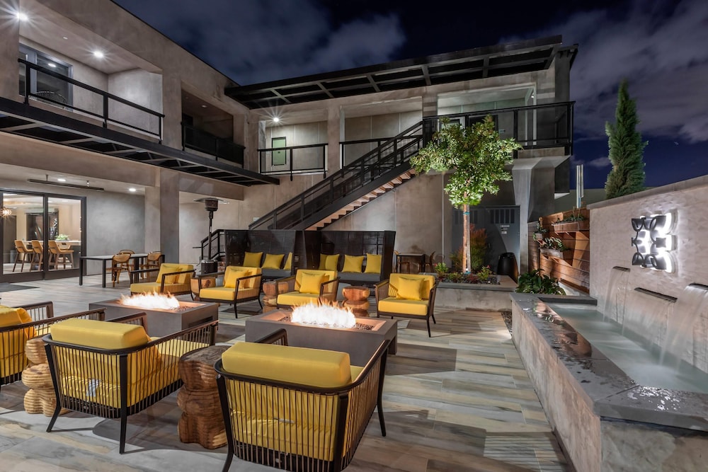 Bluestem Hotel Torrance Los Angeles, an Ascend Collection Hotel — Hotel building in Torrance, California