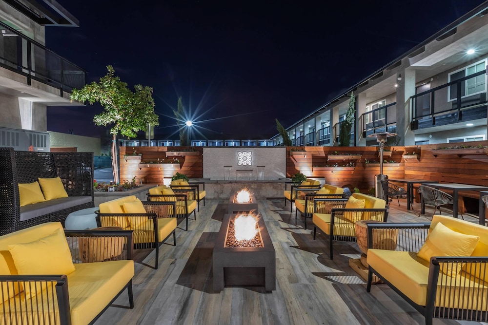 Bluestem Hotel Torrance Los Angeles, an Ascend Collection Hotel — Restaurant & bars in Torrance, California
