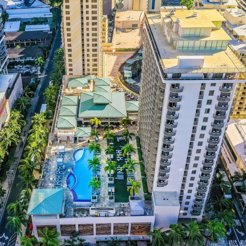 Embassy Suites by Hilton Waikiki Beach Walk — Swimming pool in Honolulu, Hawaii