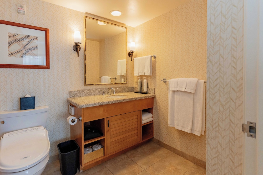 Embassy Suites by Hilton Waikiki Beach Walk — Hotel rooms in Honolulu, Hawaii