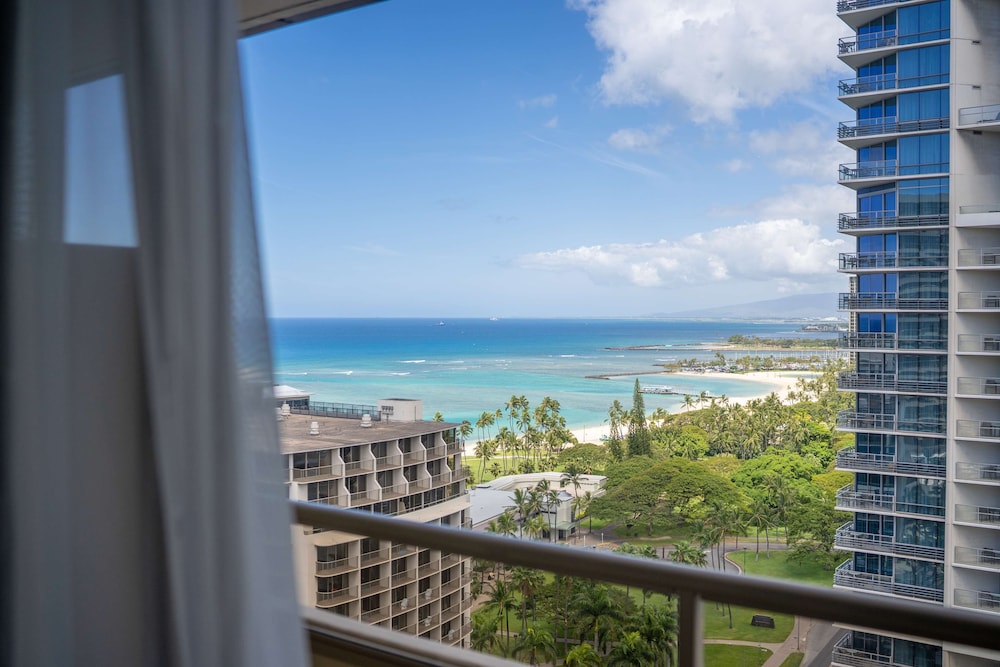 Embassy Suites by Hilton Waikiki Beach Walk — Hotel rooms in Honolulu, Hawaii