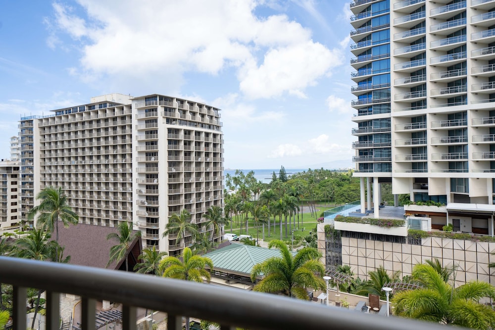 Embassy Suites by Hilton Waikiki Beach Walk — Hotel building in Honolulu, Hawaii