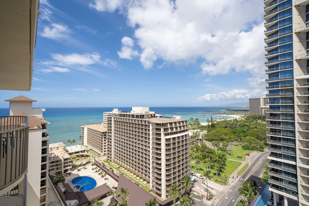 Embassy Suites by Hilton Waikiki Beach Walk — Hotel building in Honolulu, Hawaii