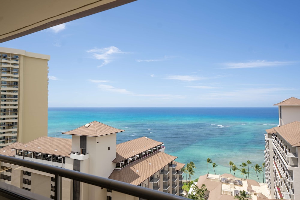 Embassy Suites by Hilton Waikiki Beach Walk — Hotel building in Honolulu, Hawaii