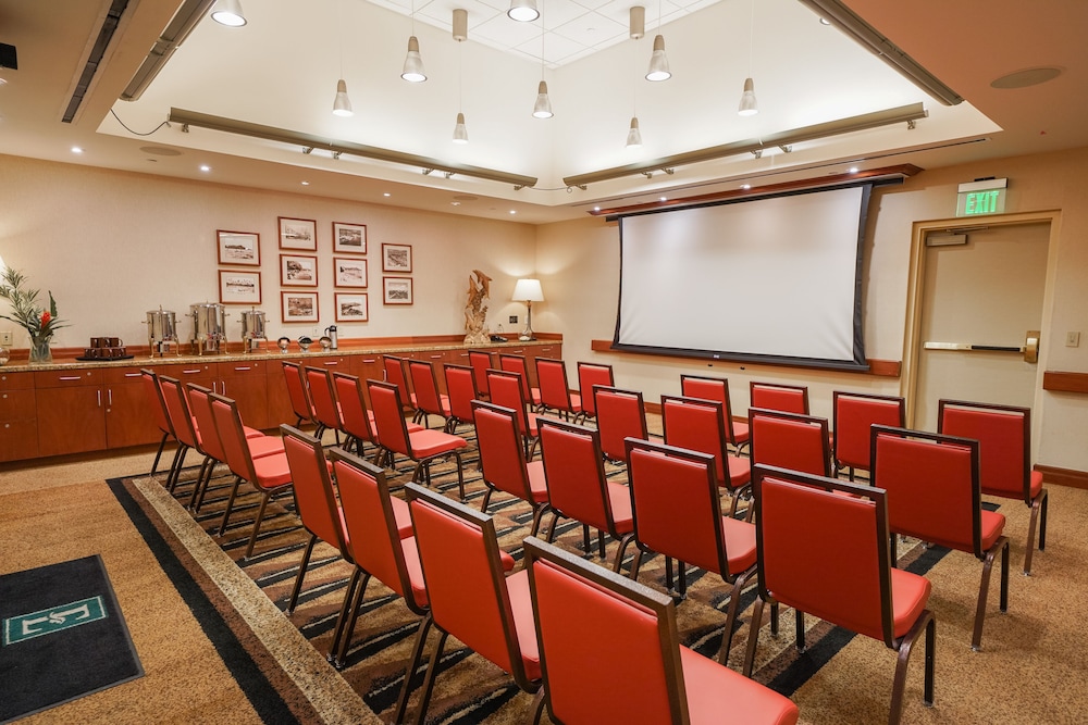 Embassy Suites by Hilton Waikiki Beach Walk — Hotel building in Honolulu, Hawaii
