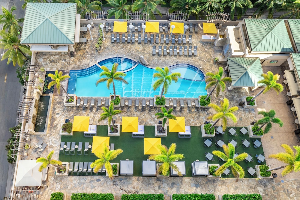 Embassy Suites by Hilton Waikiki Beach Walk — Swimming pool in Honolulu, Hawaii