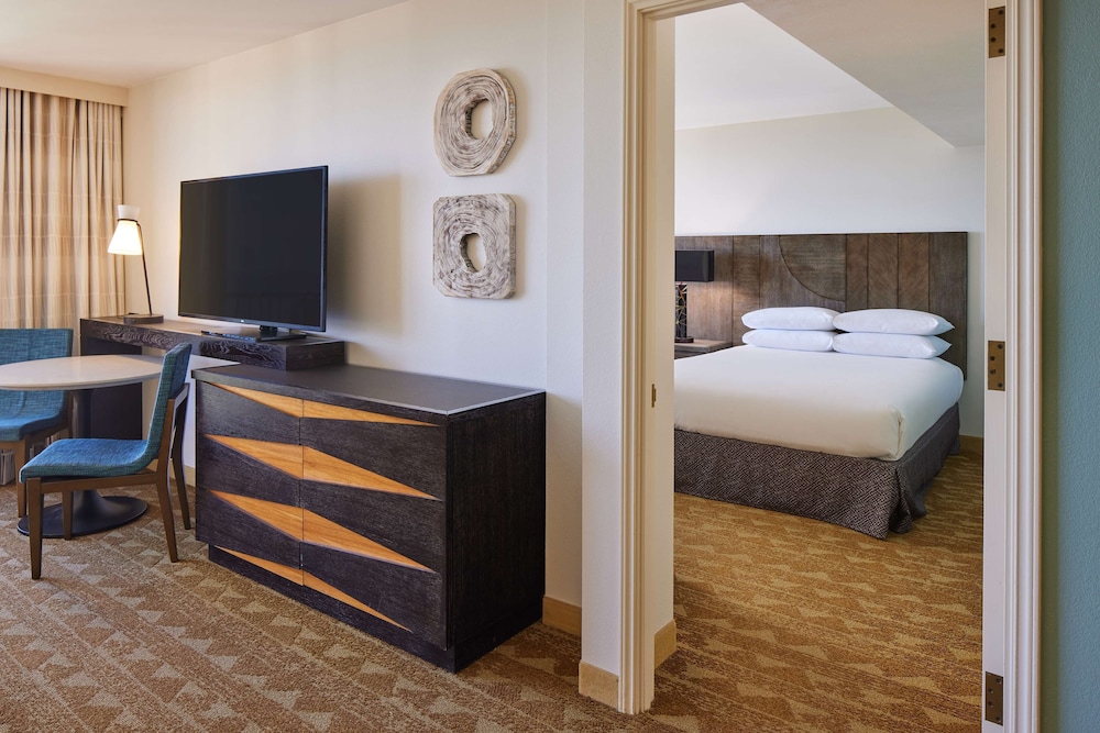 Embassy Suites by Hilton Waikiki Beach Walk — Hotel rooms in Honolulu, Hawaii