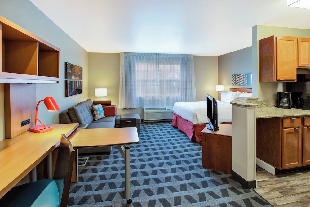 Towneplace Suites By Marriott Detroit Livonia — Hotel rooms in Livonia, Michigan