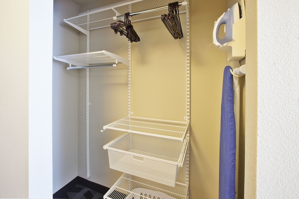 Towneplace Suites By Marriott Detroit Livonia — Hotel rooms in Livonia, Michigan