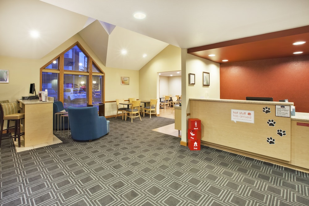 Towneplace Suites By Marriott Detroit Livonia — Restaurant & bars in Livonia, Michigan