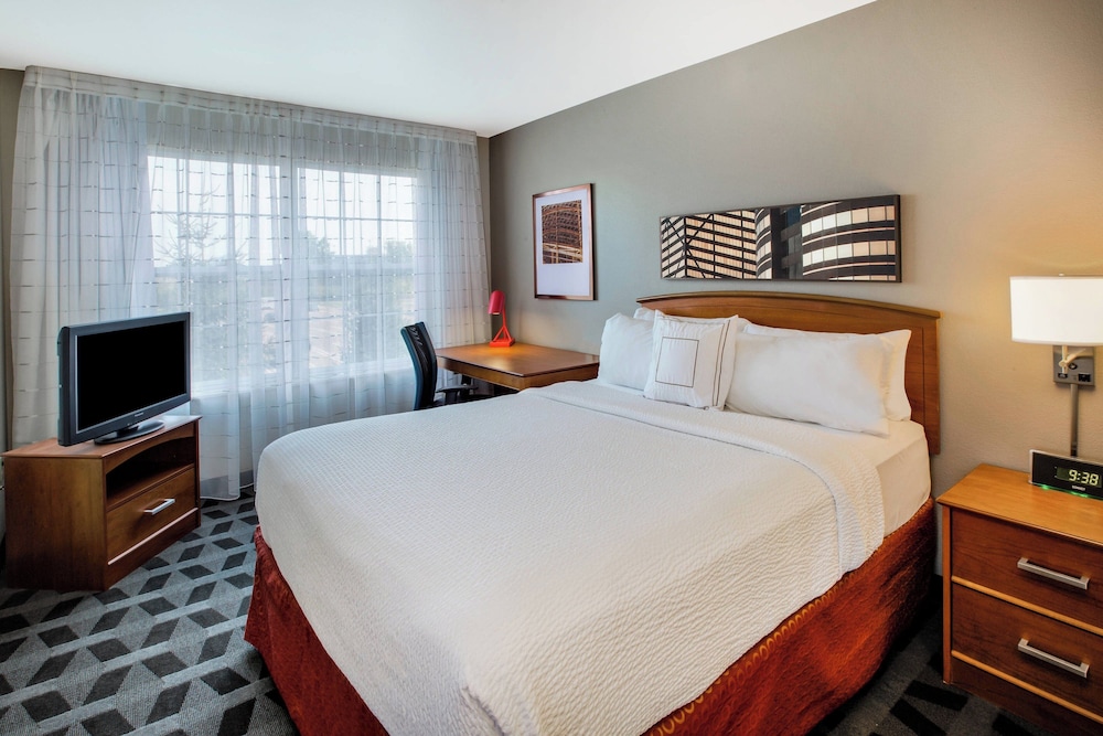 Towneplace Suites By Marriott Detroit Livonia — Hotel rooms in Livonia, Michigan