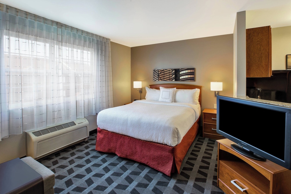Towneplace Suites By Marriott Detroit Livonia — Hotel rooms in Livonia, Michigan