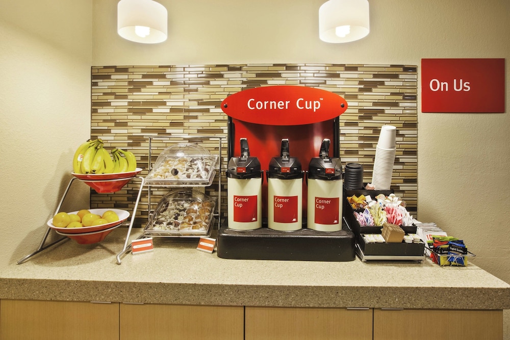 Towneplace Suites By Marriott Detroit Livonia — Restaurant & bars in Livonia, Michigan