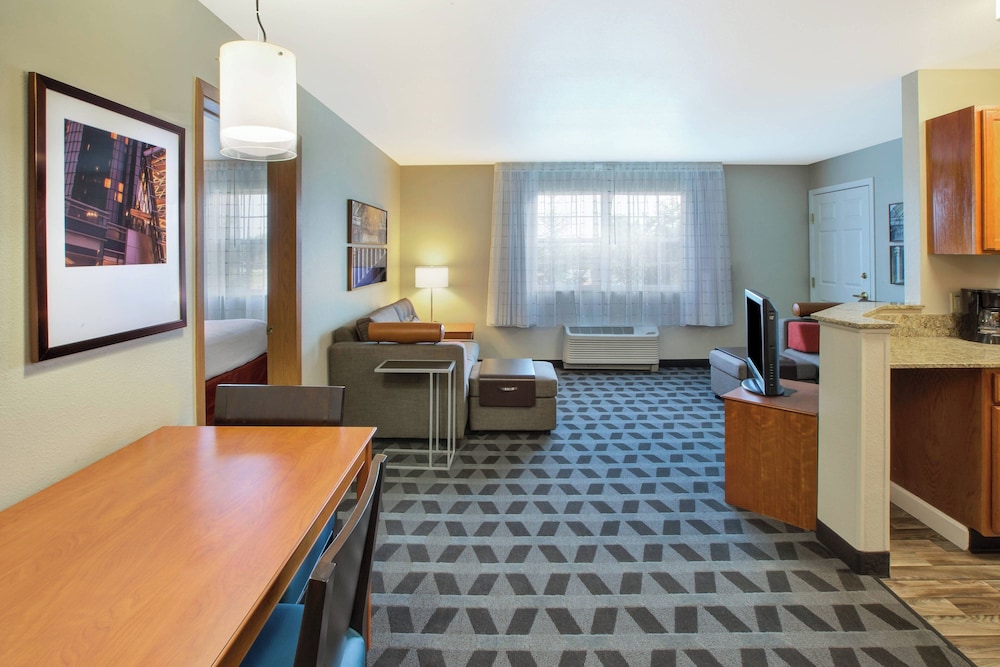 Towneplace Suites By Marriott Detroit Livonia — Hotel rooms in Livonia, Michigan