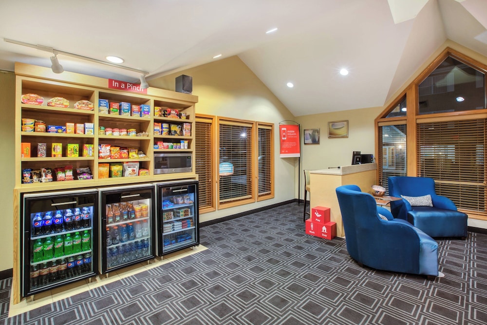 Towneplace Suites By Marriott Detroit Livonia — Hotel building in Livonia, Michigan