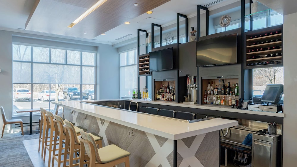 Hilton Garden Inn Plymouth — Restaurant & bars in Plymouth, Michigan
